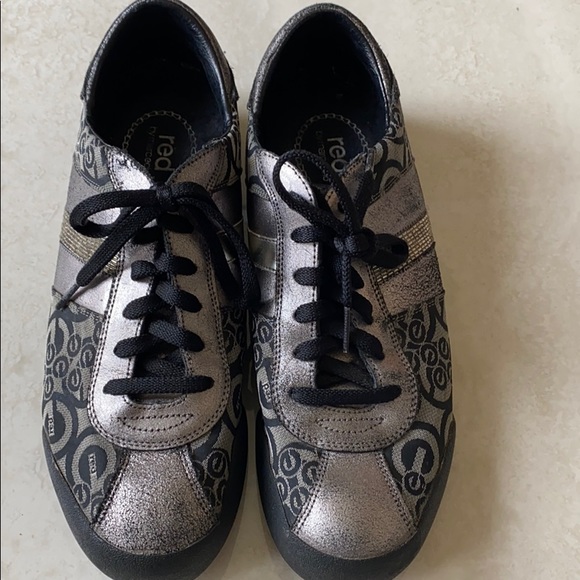 Marc Ecko Sneakers - Picture 2 of 9